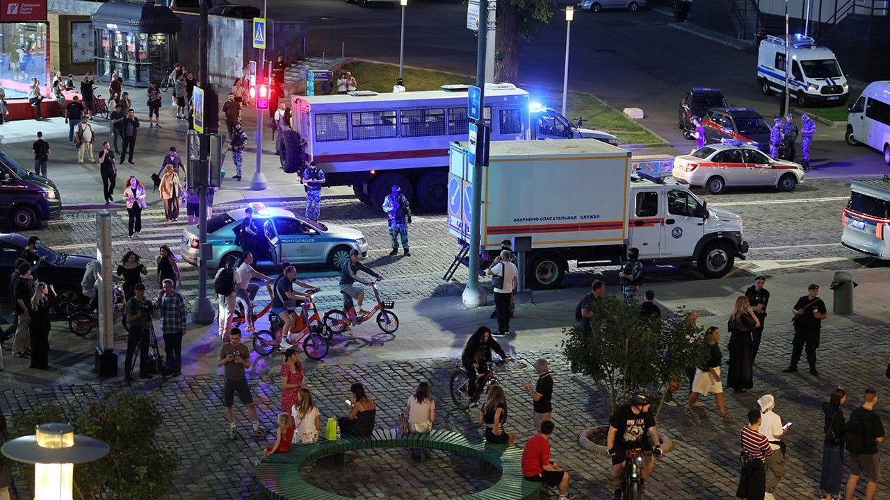 You are currently viewing 3 killed in explosion at restaurant in central Moscow, more injured