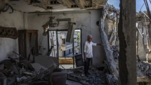 Read more about the article Lebanese who fled the Israeli invasion visit to see what’s left : NPR